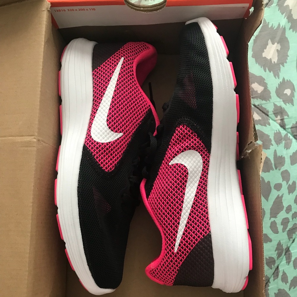 Nike Revolution Running Shoes Size 8.5